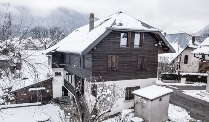 Le gîte sous la neige